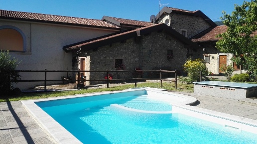 Foto Casa indipendente a Mulazzo di 850 m² con 30 locali in vendita