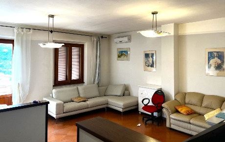 Foto Appartamento in Via Baccio 8, Vaiano Centro di 140 m² con 5 locali