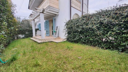 Foto Case semi ndipendenti a Ameglia di 100 m² con 5 locali in vendita