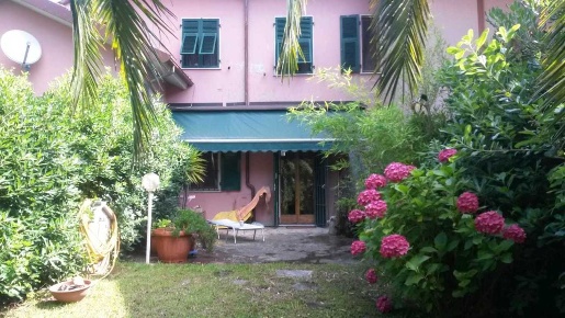 Foto Case semi ndipendenti a Ameglia di 54 m² con 5 locali in vendita