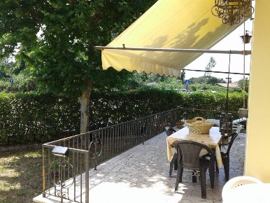 Foto Casa indipendente a Pietrasanta di 120 m² con 6 locali in vendita