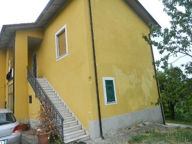 Foto Casa indipendente a Fosdinovo di 250 m² con 8 locali in vendita