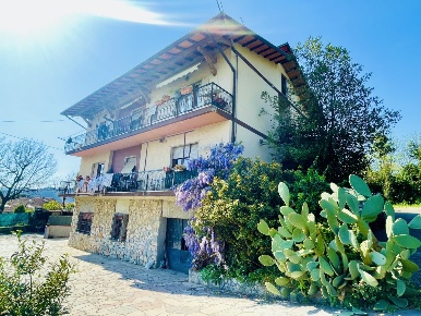 Foto Case semi ndipendenti a Santo Stefano di Magra di 160 m² con 6 locali