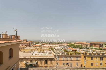 Foto Appartamento in Piazza Monte Grappa 9, Frascati di 128 m² con 6 locali