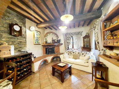 Foto Casa indipendente a Luni di 120 m² con 7 locali in vendita