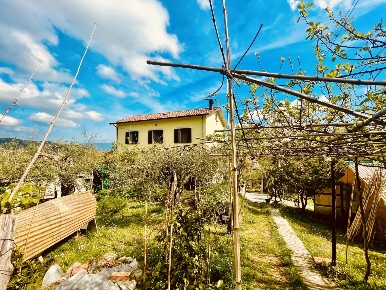 Foto Casa indipendente a Arcola di 140 m² con 6 locali in vendita