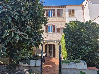 Foto Case semi ndipendenti in Piazza Umberto I, Attigliano di 150 m²