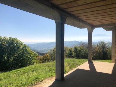 Foto Casa indipendente a Castignano di 570 m² con 8 locali in vendita