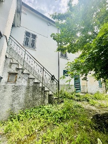Foto Case semi ndipendenti a Sarzana di 200 m² con 14 locali in vendita