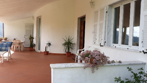 Foto Casa indipendente a Fosdinovo di 200 m² con 9 locali in vendita