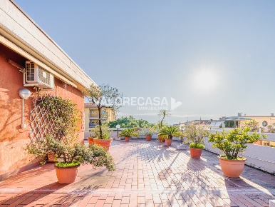 Foto Attico in via toniolo  7, Carrara Avenza di 146 m² con 5 locali