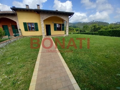 Foto Case semi ndipendenti a Brugnato Lago Scuro di 185 m² con 6 locali