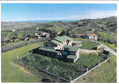 Foto Casa indipendente a Tortoreto Terrabianca di 610 m² con 15 locali