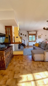 Foto Case semi ndipendenti a Fivizzano di 200 m² con 9 locali in vendita