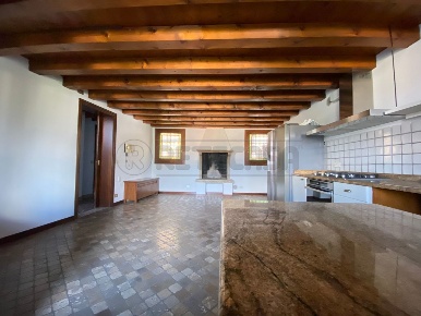 Foto Case semi ndipendenti a Bassano del Grappa Centro di 250 m² in vendita