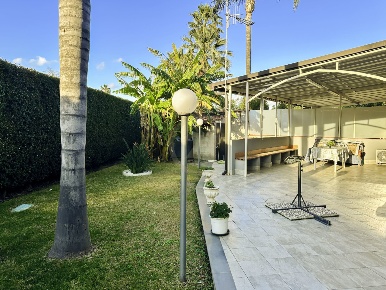 Foto Casa indipendente a Mascali Centro di 80 m² con 4 locali in vendita