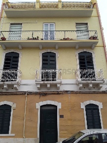 Foto Casa indipendente in Viale Luigi Cadorna, Siracusa di 520 m²