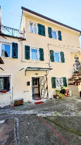 Foto Case semi ndipendenti a Arcola di 95 m² con 5 locali in vendita
