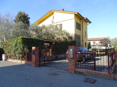 Foto Case semi ndipendenti a Sarzana Bradia, Nave, San Michele di 159 m²