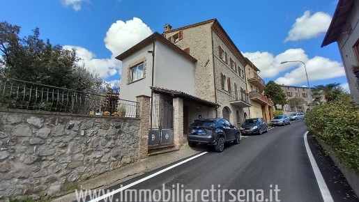 Foto Casa indipendente a Castel Viscardo di 300 m² con 8 locali in vendita