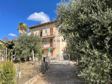 Foto Casa indipendente in VIA PIANE SANTI, Massignano Centro di 350 m²