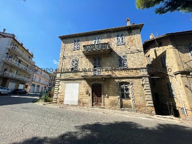 Foto Casa indipendente in VIA GORIZIA, Cupra Marittima di 476 m² in vendita