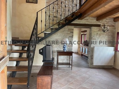 Foto Casa indipendente in CONTRADA  ASO 51, Monte Rinaldo Centro di 393 m²
