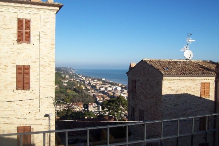 Foto Casa indipendente in VIA CASTELLO, Cupra Marittima di 400 m²