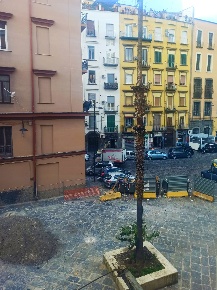 Foto Case indipendenti in piazza concezio muzii, Napoli Tribunali di 300 m²