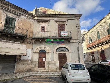 Foto Casa indipendente in Via Felicia Schininà, Ragusa Centro di 190 m²