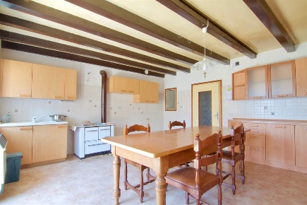 Foto Casa indipendente a Badia Calavena di 220 m² con 6 locali in vendita