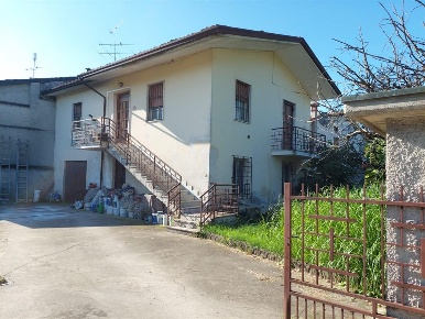 Foto Casa indipendente a Calcinato Centro di 160 m² con 3 locali in vendita