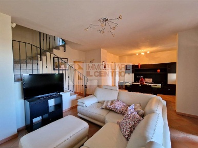 Foto Case semi ndipendenti a Castelnuovo Magra di 210 m² con 7 locali