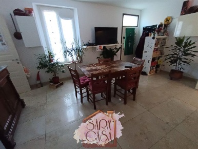 Foto Case semi ndipendenti a Russi Centro di 120 m² con 4 locali in vendita