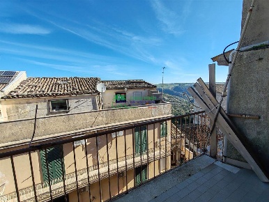 Foto Casa indipendente a Ragusa Centro di 140 m² con 8 locali in vendita
