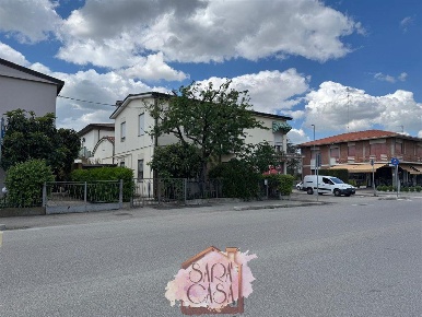 Foto Casa indipendente a Lugo di 344 m² con 5 locali in vendita