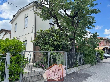 Foto Casa indipendente a Lugo di 344 m² con 5 locali in vendita