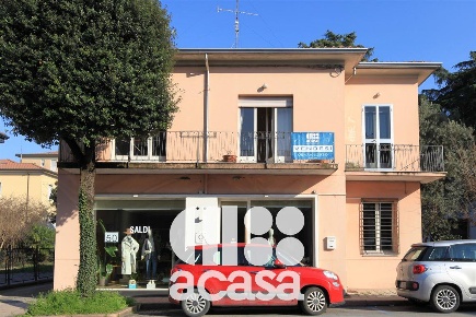 Foto Casa indipendente in via Curiel, Cesena Centro Urbano di 478 m²