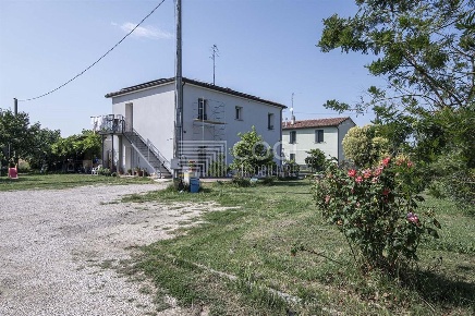 Foto Casa indipendente a Castel Bolognese di 266 m² con 8 locali in vendita