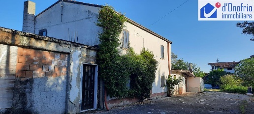 Foto Casa indipendente in CONTRADA COLLI, Campobasso di 200 m² in vendita