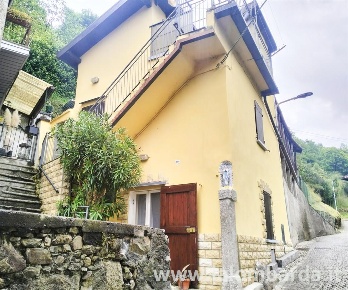 Foto Case indipendenti in Via San Vittore, Pisogne di 80 m² con 3 locali