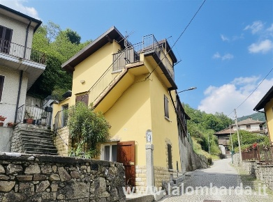 Foto Case indipendenti in Via San Vittore, Pisogne di 80 m² con 3 locali