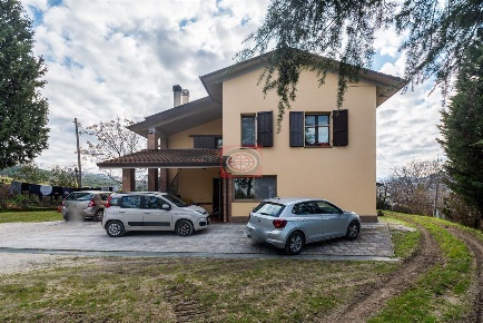 Foto Casa indipendente a Longiano di 230 m² con 8 locali in vendita