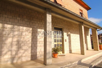 Foto Casa indipendente a Asciano di 365 m² con 12 locali in vendita