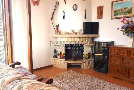 Foto Casa indipendente a Trequanda di 318 m² con 9 locali in vendita