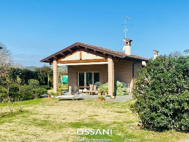 Foto Casa indipendente in VIA SARNA, Faenza di 283 m² con 6 locali