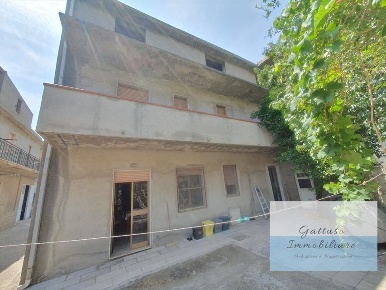 Foto Casa indipendente a Reggio di Calabria Centro Storico di 360 m²