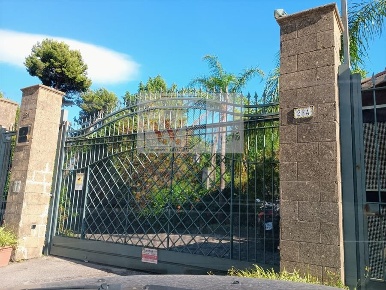 Foto Casa indipendente in via capodimonte 28/A, Napoli di 180 m² in vendita