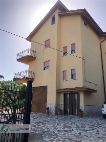 Foto Casa indipendente in via Caduti Di Nassirya, Lercara Friddi di 320 m²