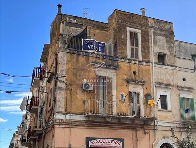 Foto Casa indipendente a Corato di 300 m² con 10 locali in vendita